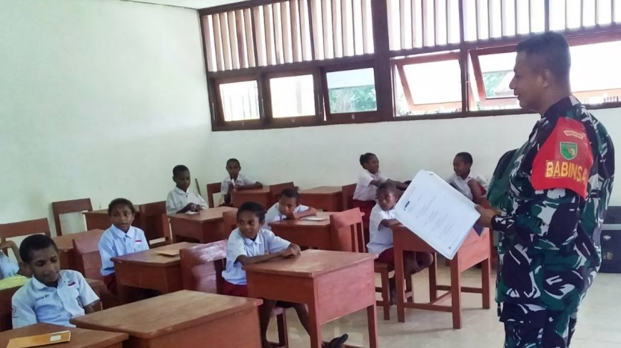 Babinsa Waris Berbagi Inspirasi Tanamkan Cinta Tanah Air Sejak Dini