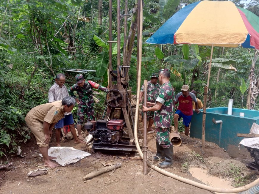Babinsa Koramil 01 Banjarnegara Dampingi Pembuatan Sumur Bor untuk Ketahanan Pangan