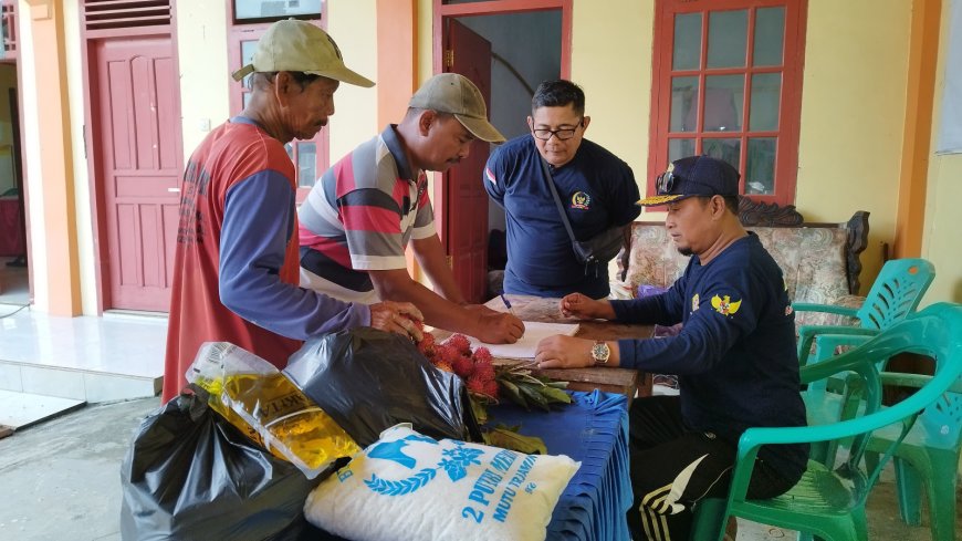 Ikhlas Sediakan Makanan Untuk Anggota Satgas TMMD Kodim Tegal