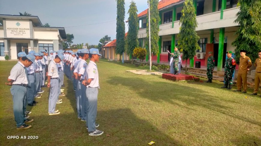 Jadi Irup Upacara Bendera Di Sekolah, Danramil 17 Balapulang Menghimbau Kepada Para Siswa-siswi SMK Darussalam