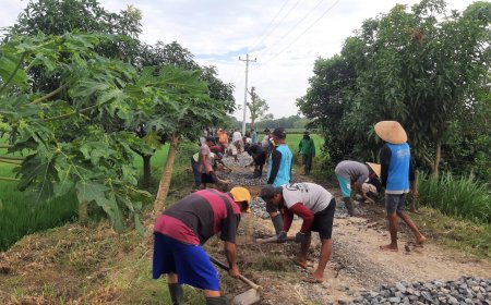 Tak Kenal Lelah, Meski Hari Minggu Satgas TMMD Kodim Tegal Tetap Semangat Bekerja