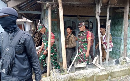 Babinsa Koramil 04 Karangkobar Bersama Tenaga Medis Evakuasi ODGJ ke RSI Banjarnegara