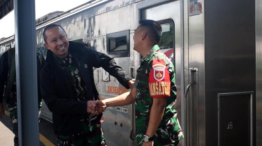 Dandim Tegal Sambut Kedatangan Tim Wasev TMMD Ke 123 di Stasiun Kota Tegal