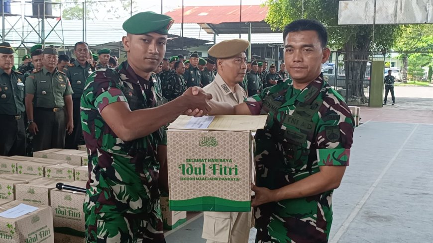 Dandim 0712 Tegal Bagikan Bingkisan Hari Raya Kepada Anggota