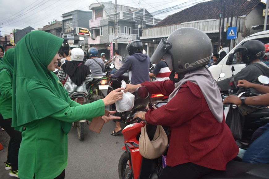 Kodim 0712 Tegal Bersama PWI Kabupaten Dan Kota Tegal Berbagi Takjil