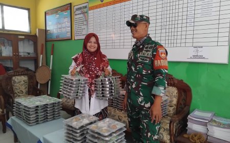 Siswa Siswi Sekolah Dasar Margasari Dapat Makan Gizi Gratis