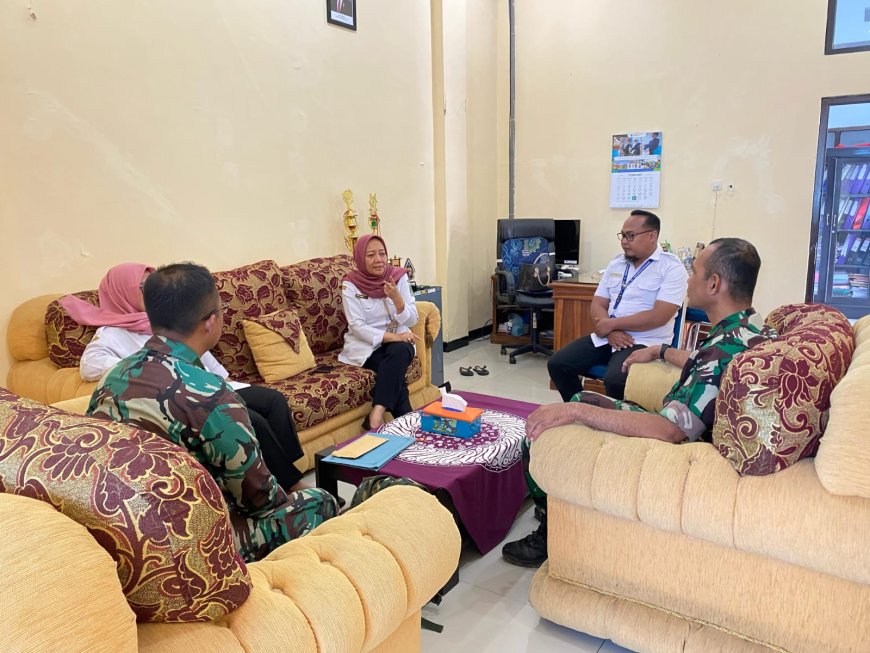 Bersama Dindukcapil Kodim 0704 Banjarnegara Bantu Warga Urus Administrasi Kependudukan