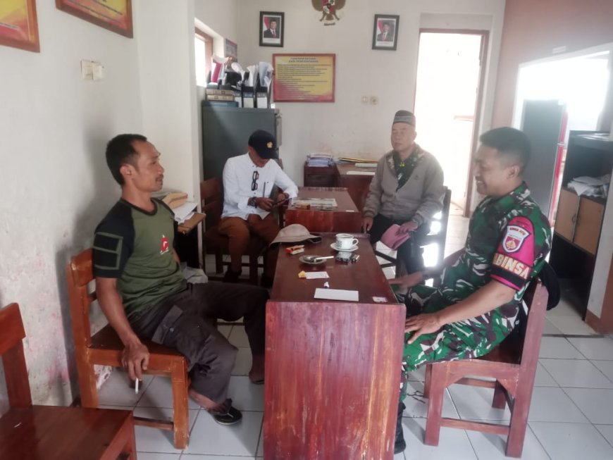 Babinsa Serda Cahyo Lakukan Pembinaan Kepada Perangkat Desa Gunungagung