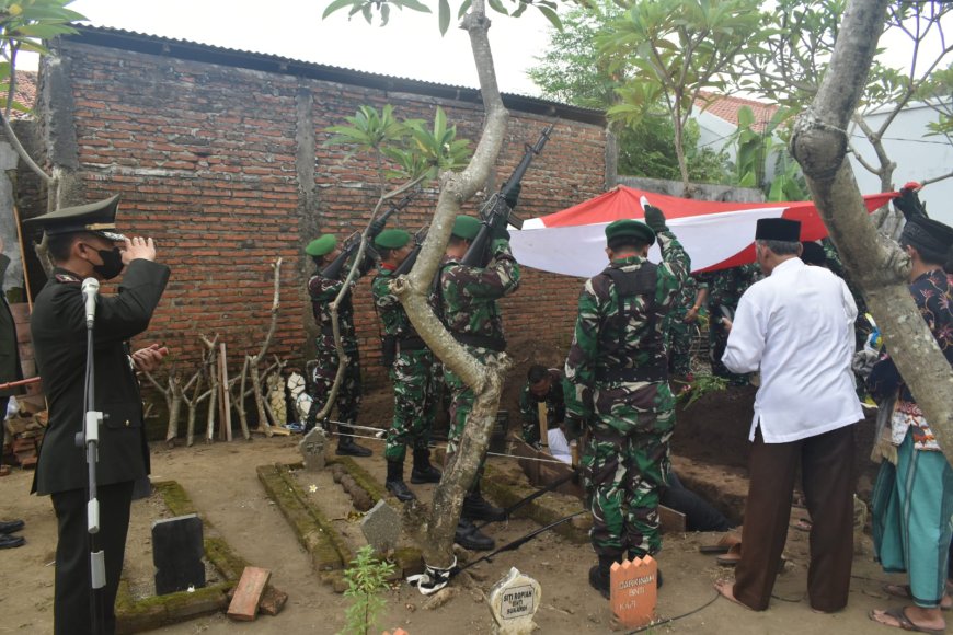 Dandim Tegal Pimpin Upacara Persemayaman Dan Pemakaman Militer Almarhum Pelda Rusidi