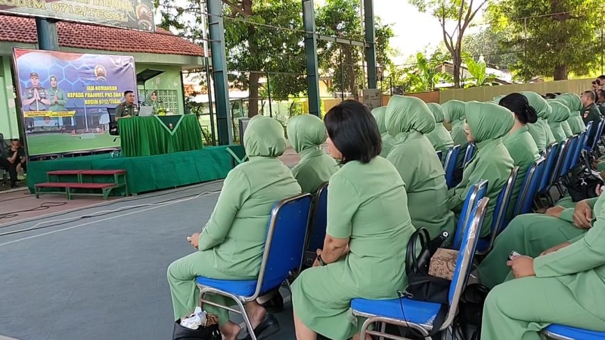 Dandim Tegal Berikan Jam Komandan Kepada Seluruh Anggota