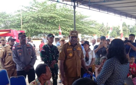 Danramil Muara Tami Dampingi Walikota Jayapura Turun Kampung