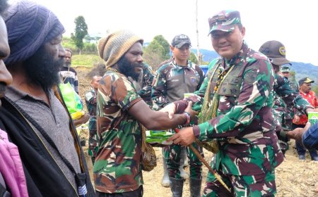 Bibit Harapan untuk Tanah Papua, Danrem 172/PWY dan Bupati Lanny Jaya Serahkan Bantuan kepada Petani Kampung Ninabua