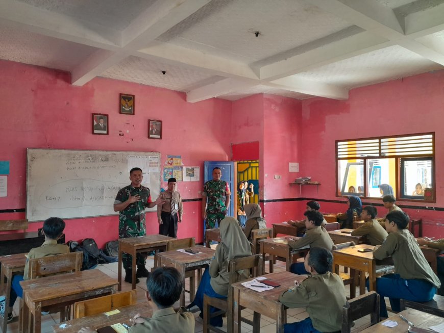 Tanamkan Semangat Cinta Tanah Air Babinsa Koramil 04 Karangkobar Beri Wasbang