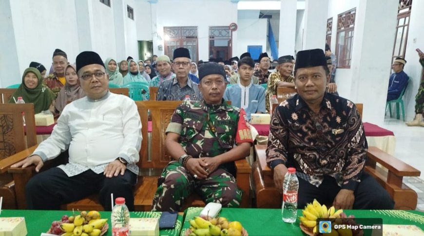 Pelda Yoko Susilo Wakili Danramil dalam Momen Khidmat Wisuda Santri Mambaul Ulum