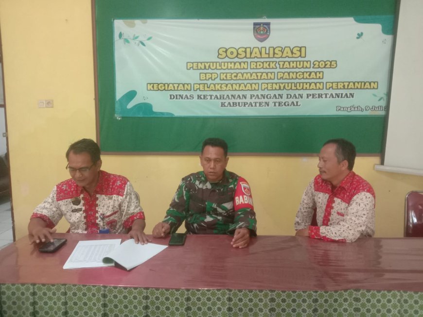 Tingkatkan Sinergitas dengan Masyarakat Babinsa Koramil 11/Pangkah Laksanakan Patroli dan Pembinaan Bersama PPL