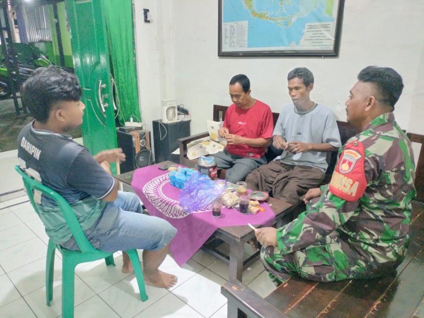 Babinsa Koramil 13/Kedungbanteng Laksanakan Komsos Bersama Warga Desa Tonggara