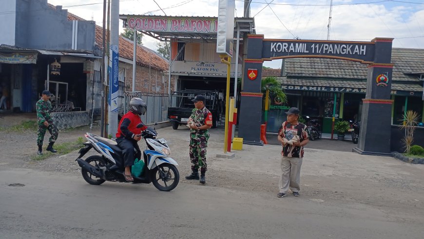 Koramil 11/Pangkah Gelar Bhakti Sosial “Jumat Berkah”, Bagikan 120 Nasi Bungkus kepada Warga