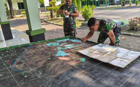 Anggota Ops Kodim 0712/Tegal Laksanakan Pembenahan Maket Dalam Rangka Persiapan Gladi Posko Tahun 2025