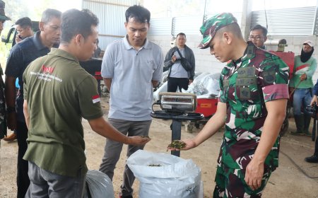 Ketahanan Pangan dari Akar Dandim Banjarnegara Tanam Bibit Aren di Desa Bawang