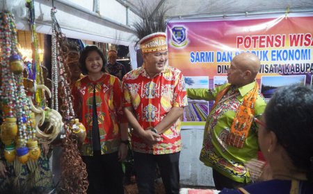 Jelajahi Stand UMKM, Danrem 172/PWY Apresiasi Kreativitas Warga Biak