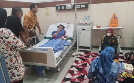 Danramil 13/Kedungbanteng Jenguk Anak Anggota Yang Sedang Sakit Di Rsu Susilo