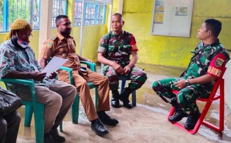 Perkuat Sinergi dengan Pemerintah Daerah, Babinsa Jayapura Utara Laksanakan Komsos Bersama Aparatur Kelurahan