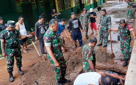 Sinergi Kodim Jayapura, BPBD, Dinas PU dan Warga Gotong Royong Tangani Dampak Banjir di Kompleks Yapis