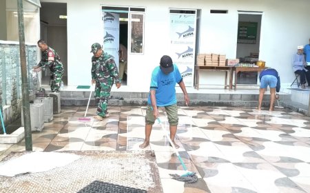Koramil 16/Margasari dan Warga Gelar Jumat Bersih di Masjid At-Taqwa
