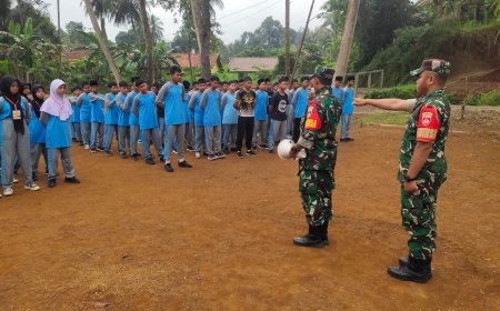 Bangun Karakter Sejak Dini Babinsa Koramil Wanadadi Latih Disiplin Siswa MTs Cokroaminoto