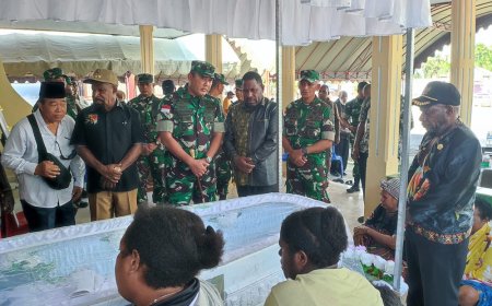 Danrem 172/PWY Melayat ke Rumah Duka Bupati Nduga, Tunjukkan Empati dan Duka Cita Mendalam