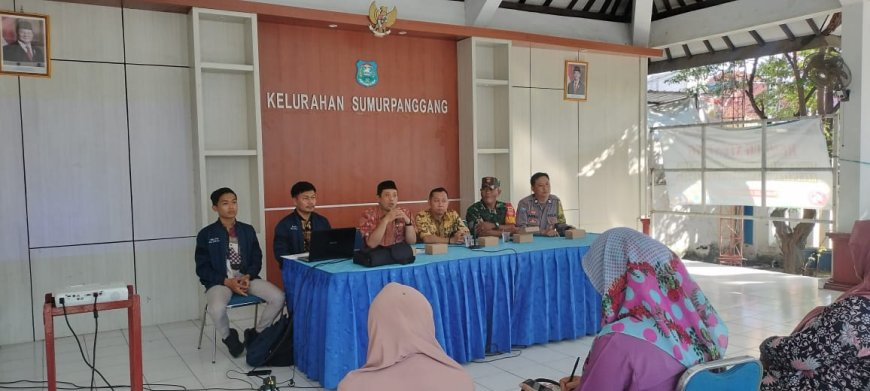 Babinsa Kelurahan Sumurpanggang Hadiri Pembagian Bantuan Operasional Penyelenggara (BOP) RT/RW dan LPMK Triwulan II Tahun 2025
