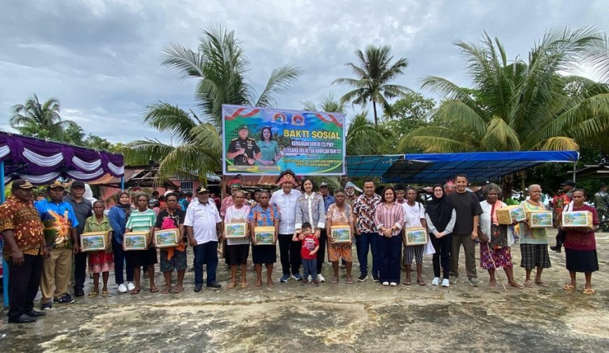 Warga Kampung Mbromsi Sambut Danrem 172/PWY, Salurkan 300 Paket Sembako