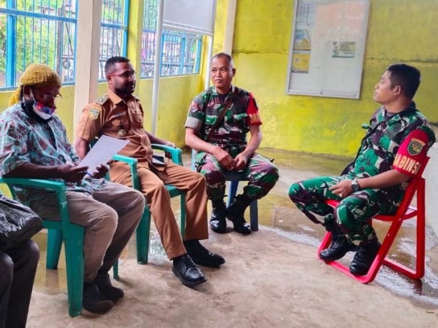 Perkuat Sinergi dengan Pemerintah Daerah, Babinsa Jayapura Utara Laksanakan Komsos Bersama Aparatur Kelurahan
