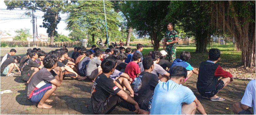 Babinsa Koramil 15/Lebaksiu Latih Fisik, Mental, Dan Disiplin Calon ABK PT RTN Di Desa Kajen