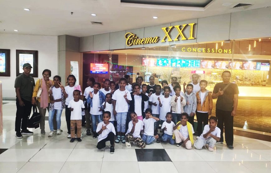 Danrem 172/PWY Ajak Anak Panti Asuhan Nobar di XXI Jayapura, Hadirkan Keceriaan dan Harapan