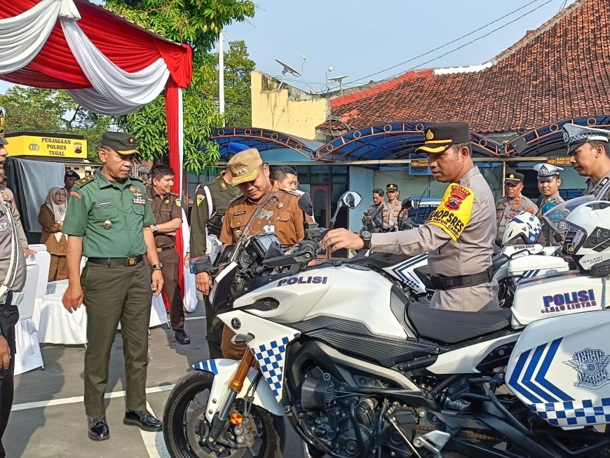 Kasdim 0712 Tegal Hadiri Apel Gelar Pasukan Operasi Patuh Candi 2025 dan Peresmian Ruang Pelayanan SPKT Polres Tegal
