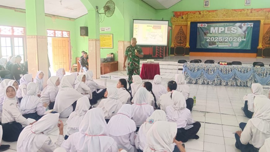 Danramil 14 Slawi Berikan Materi Wawasan Kebangsaan kepada Siswa Baru SMAN 3 Slawi dalam Kegiatan MPLS