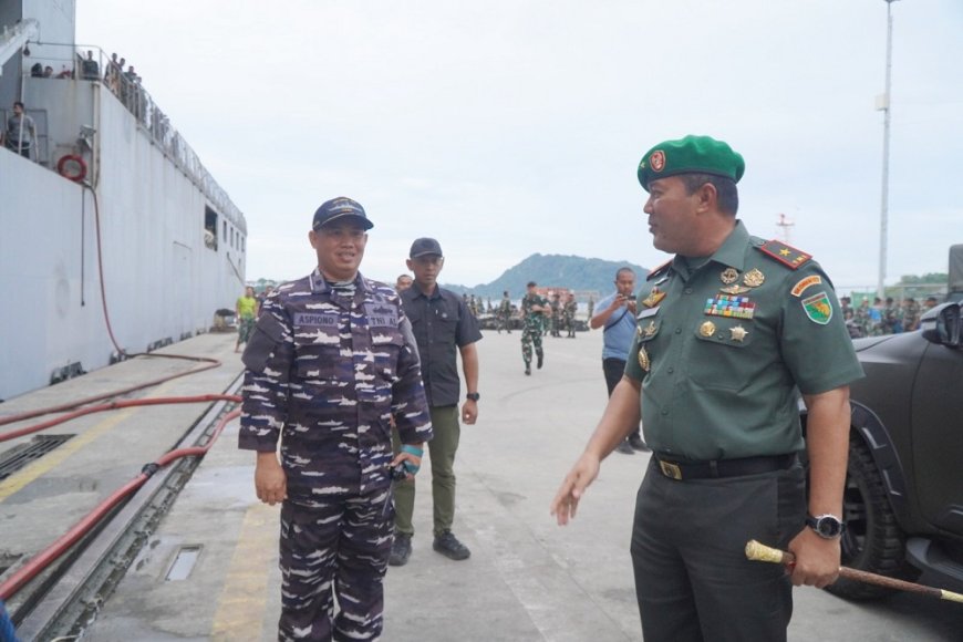 Silaturahmi di Atas Laut: Danrem 172/PWY Apresiasi Misi Kemanusiaan KRI Dr. Soeharso-990