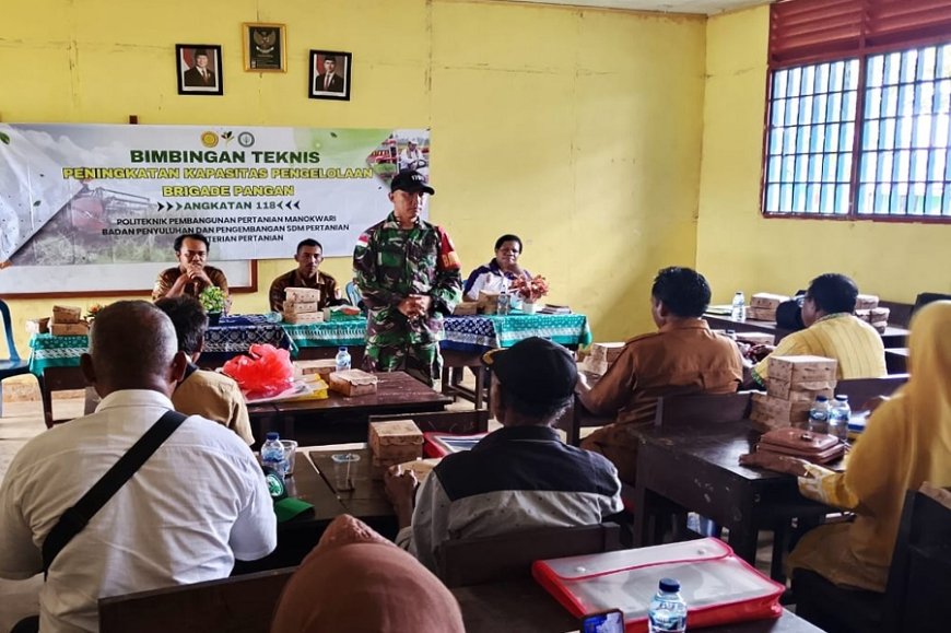 Babinsa Koramil 1707-05/Ulilin Beri Motivasi Kepada Anggota Brigade Pangan Saat Mengikuti Bimtek