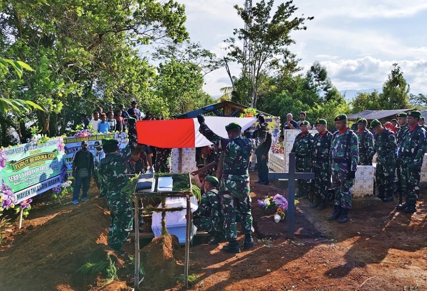 Penuh Haru, Kodim 1701/Jayapura Lepas Kepergian Serda Yordan Petrus Sorontow dengan Upacara Militer