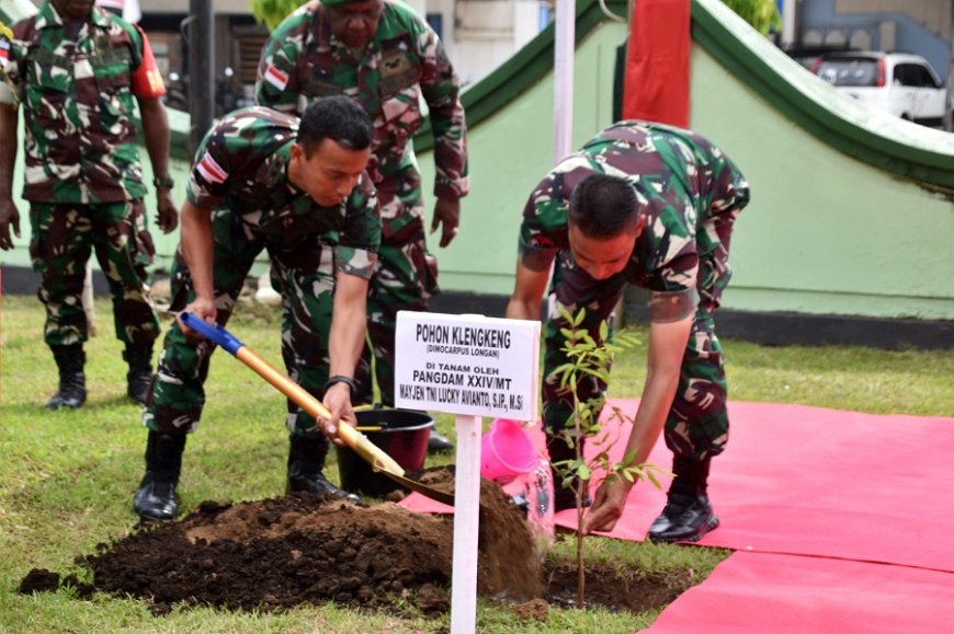 Peduli Kelestarian Lingkungan, Mayjen TNI Lucky Avianto Tanam Pohon di Halaman Kantor Makodim 1707/Merauke