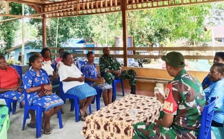 Komsos Kreatif Babinsa Koramil 1701-10/Depapre Ajak Warga Peduli Kesehatan dan Pertumbuhan Anak Usia Dini