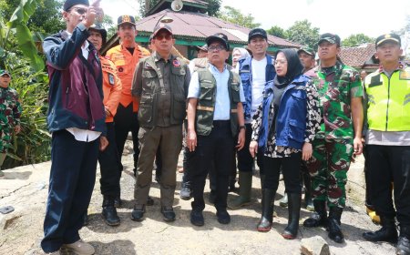 Menteri PMK dan Kepala BNPB Tinjau Lokasi Longsor Situkung
