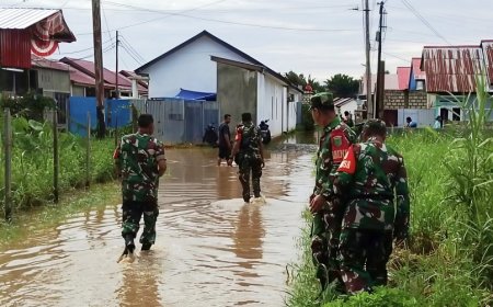 Pasca Hujan Deras Babinsa Koramil 1701-01/Sentani Pantau Titik Banjir