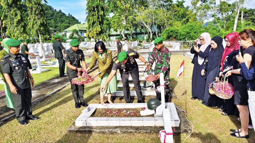 HUT Korem 172/PWY, Dandim 1701/Jayapura Turut Ziarah Tabur Bunga Hormati Jasa Pahlawan