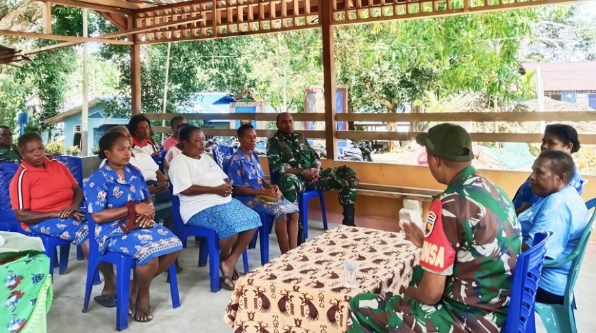 Komsos Kreatif Babinsa Koramil 1701-10/Depapre Ajak Warga Peduli Kesehatan dan Pertumbuhan Anak Usia Dini