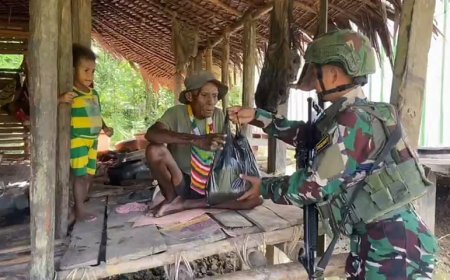Satgas TNI Melaksanakan Anjangsana ke Kampung Sabi: Loreng Menyapa dengan Hati