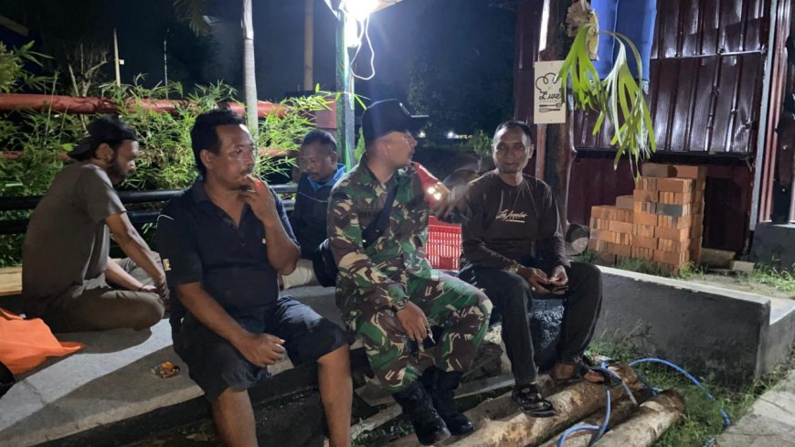 Babinsa Koramil 08 Talang Gelar Patroli Komsos Bersama Tokoh Masyarakat di Desa Gembongkulon