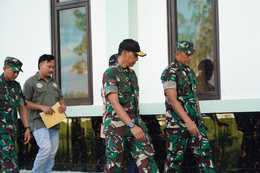 Perkuat Postur Pertahanan Papua Selatan, Pangdam XXIV/MT Dampingi Kunjungan Kerja Sekjen Kemhan RI di Yonif TP 802 dan Yonif TP 818