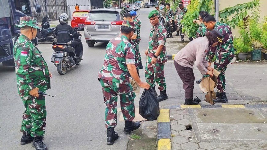 Kodim 1701/Jayapura Sukseskan Karya Bakti Gabungan TNI–Polri Bersihkan Lingkungan Pasar Hamadi